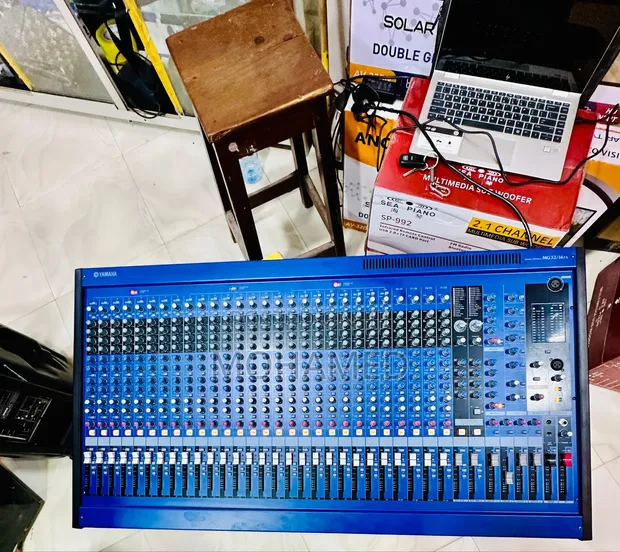 Yamaha MG32XU Professional 32-Channel Mixer - 1