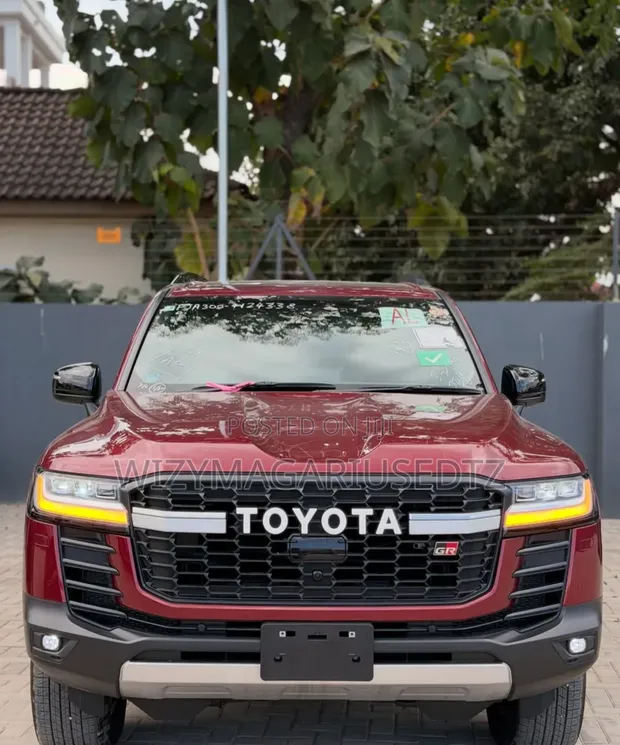 New Toyota Land Cruiser 300 GR Sport 2025 - 1