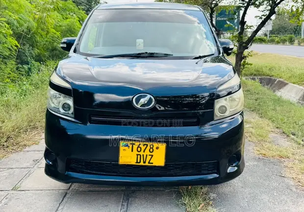 Toyota Voxy Trans-X 2WD 5-Seater 2008 Black - 1
