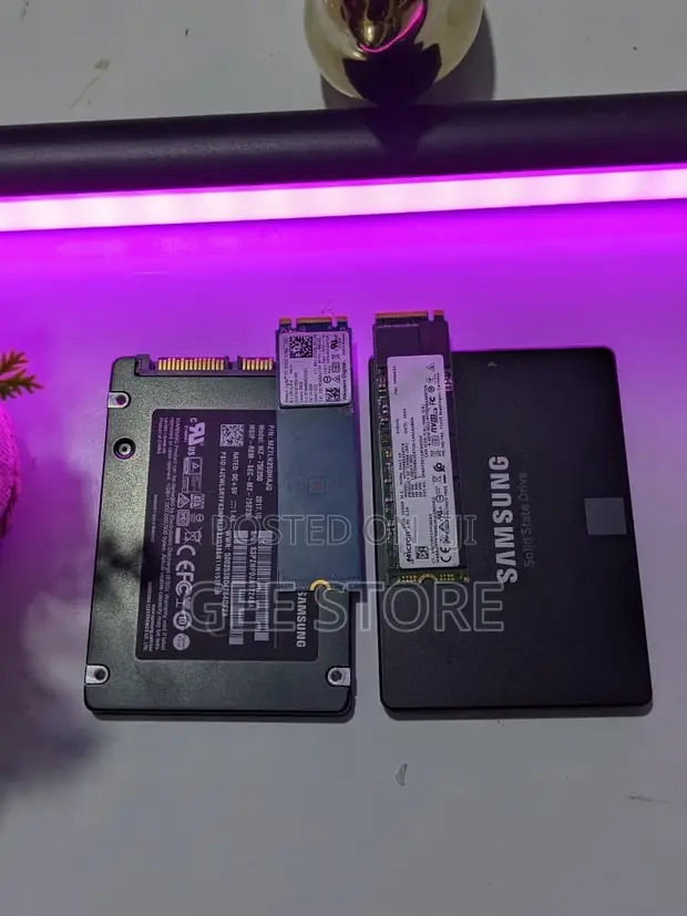 Samsung SATA SSD 256GB 2.5-Inch - 1