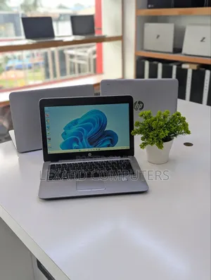 Laptop HP EliteBook 820 G3 - Core i5, 8GB RAM, 256GB SSD