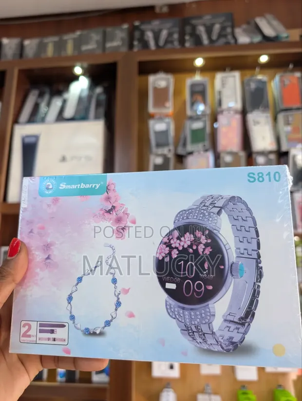 S810 Smartwatch - Brand New - 1