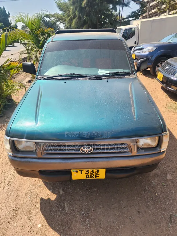 Toyota Hilux 2002 Single Cab Green - 1