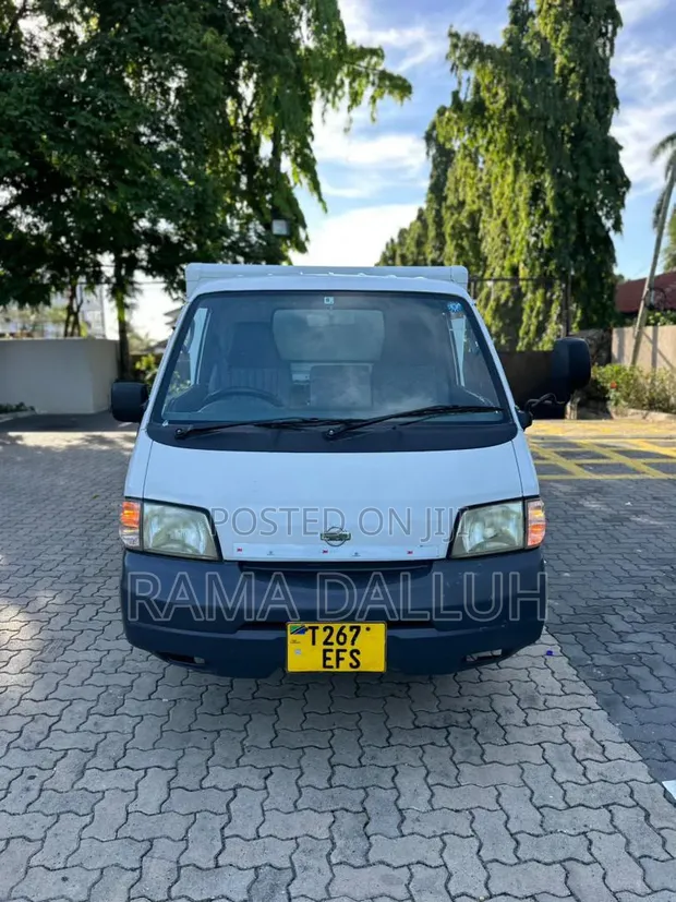 Nissan Vanette Lori la Freezer - 1