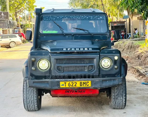 Land Rover Defender 2009 Black - 1