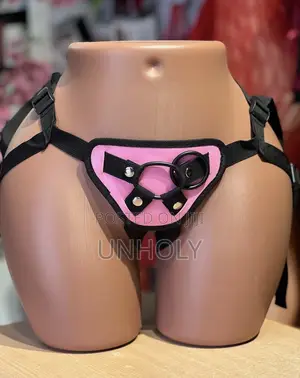 SexFlesh Dildo Strap-On