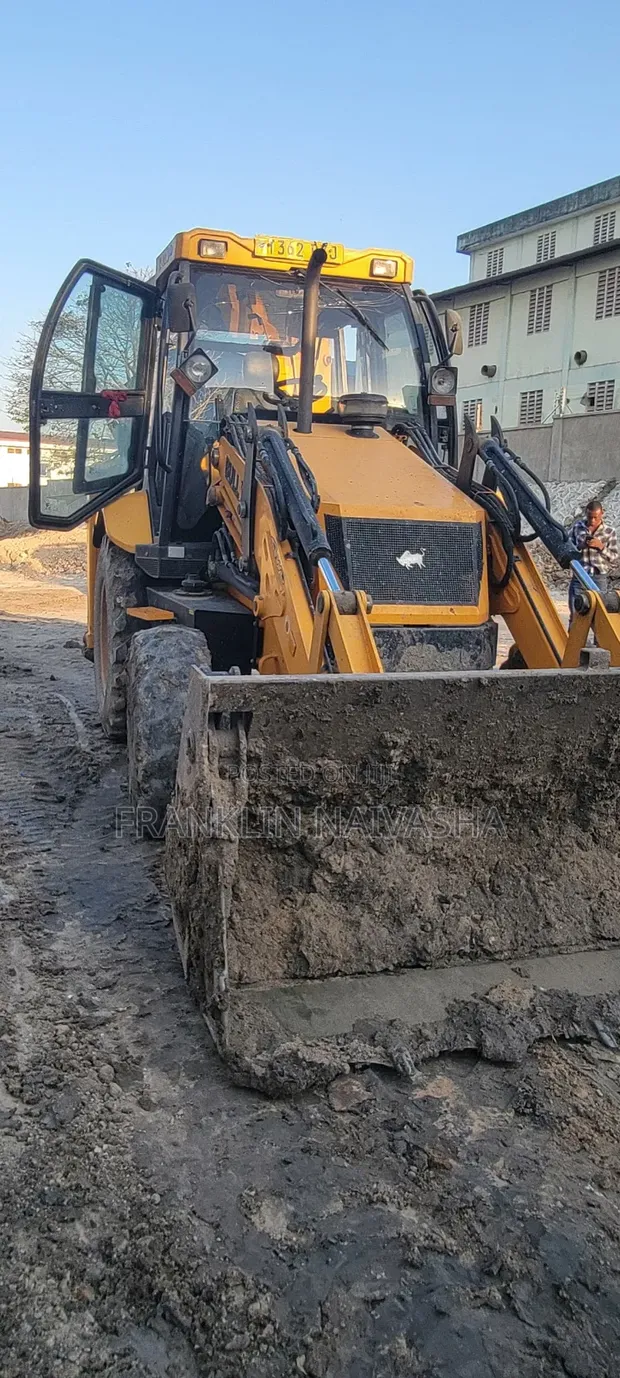 Backhoe Loader - Bull (Made in India) - 1