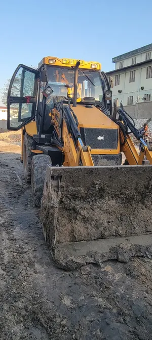 Backhoe Loader - Bull (Made in India)