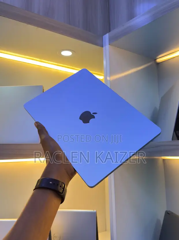 Apple MacBook Air 2025 M4 16GB RAM 256GB SSD - 1