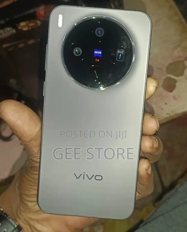 Vivo X300 256GB Gray Refurbished - 1