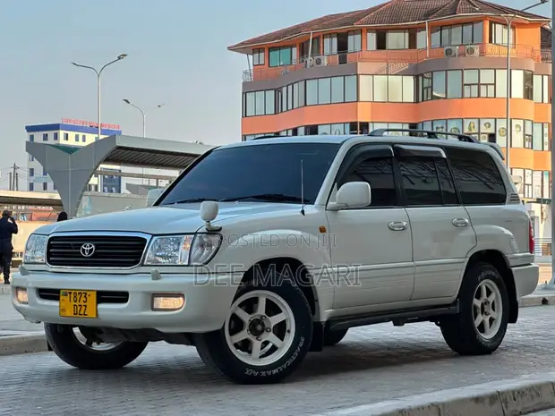 Toyota Land Cruiser 1996 White - 1