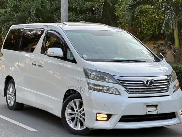 Toyota Vellfire 2011 White - 1