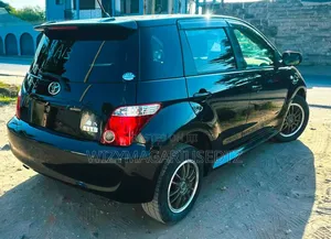 Toyota IST 2005 - Matt Black