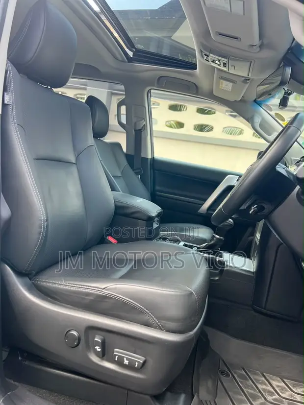 Toyota Land Cruiser Prado 2023 Black - 1