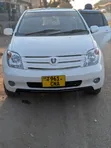 Toyota IST 2005 White - 1