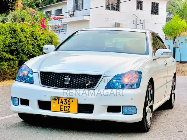 Toyota Crown Royale 2005 White - 1