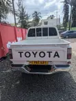 Toyota Hilux 2003 White - 2
