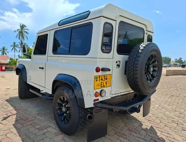 Land Rover Defender Puma 110 2.4 TD 2011 White - 1