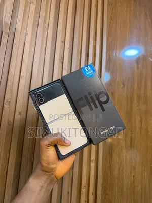 New Samsung Galaxy Z Flip4 256GB