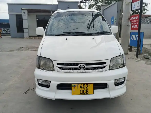 Toyota TownAce 2003 Nyeupe - 1