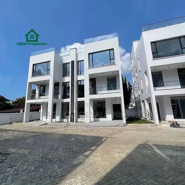 Furnished 5-Bedroom House for Sale in Oyster Bay - 1