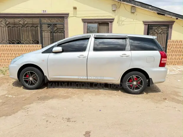Toyota Wish 2010 Nyeupe - 1