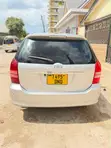 Toyota Wish 2010 Nyeupe - 4