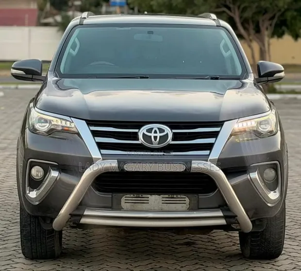 Toyota Fortuner 2.8 D AWD 2018 Grey - 1