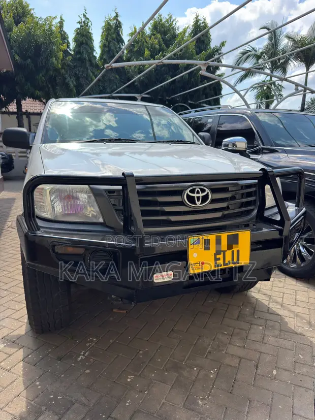 Toyota Hilux Double Cabin 2015 - 1