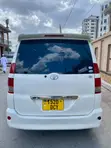 Toyota Noah 2.0 AWD (8 Seater) 2005 White - 3