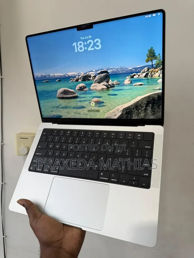 Apple MacBook Pro 2024 M4 16GB RAM 512GB SSD - 1
