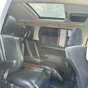 Toyota Vellfire 2010 - White