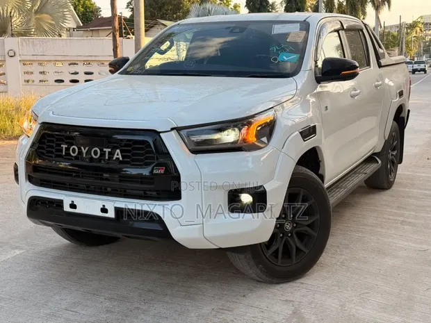 2023 Toyota Hilux GR-Sport - 1