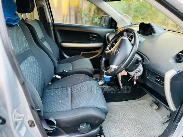 Toyota IST 2005 Silver - 1