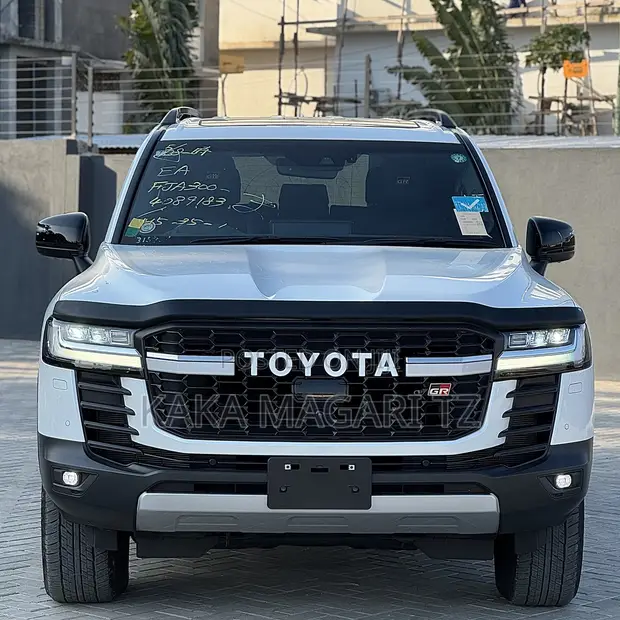 New Toyota Land Cruiser LC300 GR Sport 2024 - 1