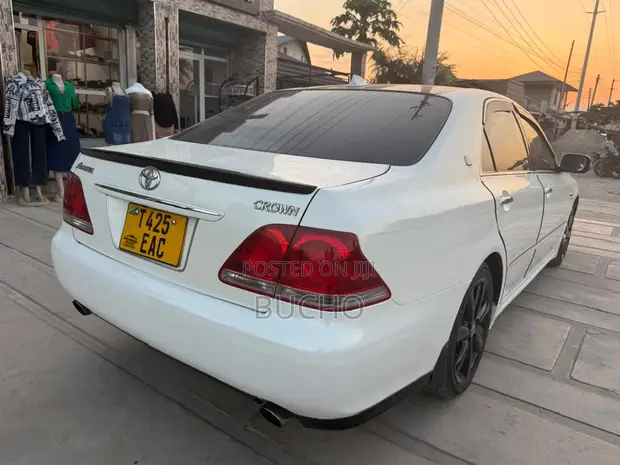 Toyota Crown 2007 White - 1