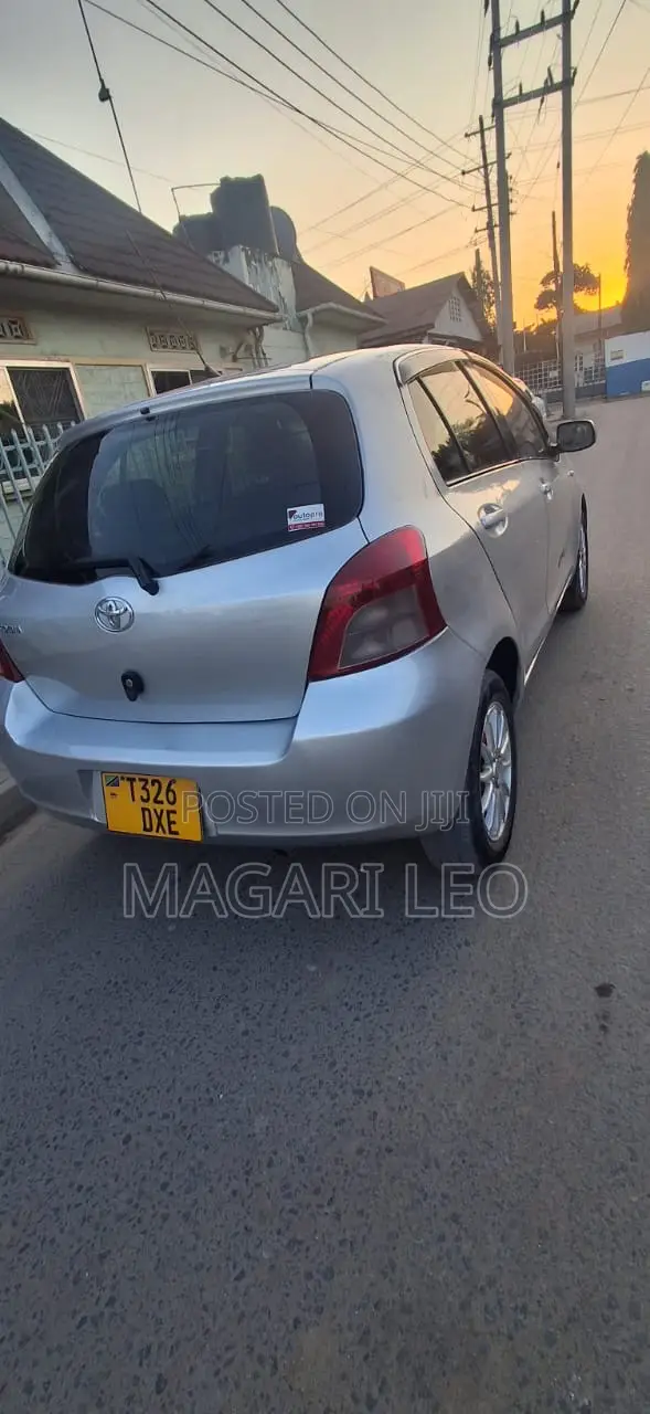 Toyota Vitz 1.5 FWD 5dr Hatchback 2006 Silver - 1