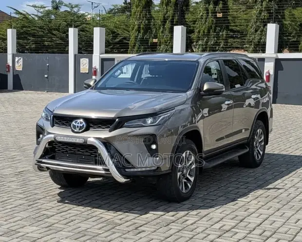 Toyota Fortuner 2.4 D RWD 2024 Kijivu - 1