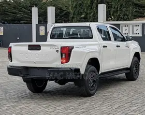 New Toyota Hilux 2.8 Travo Smart Double Cab 2026