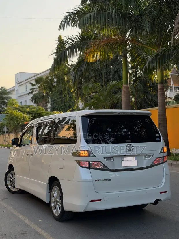 Toyota Vellfire 2011 - Pearly White - 1