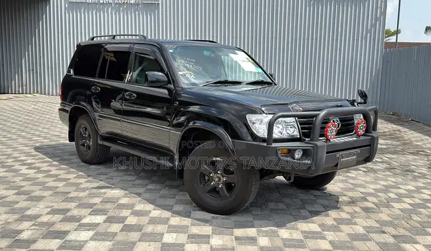 Toyota Land Cruiser 2005 Black - 1