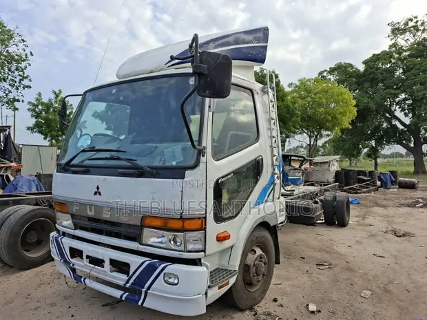 Mitsubishi Fuso Fighter Long Base Truck - 1