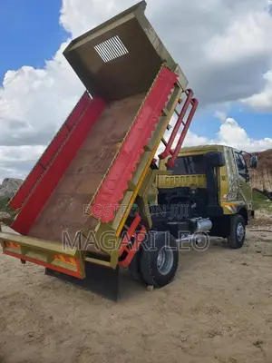 Mitsubishi Fuso Tipper Truck