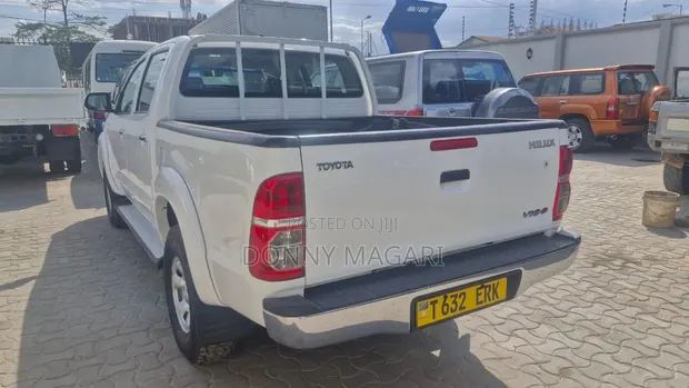 Toyota Hilux 2011 Double Cabin - 1