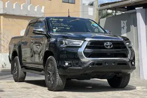 Toyota Hilux 2024 Nyeusi