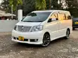 Toyota Alphard 2002 Nyeupe Rangi ya Lulu - 1