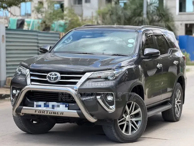 Toyota Fortuner 2019 Gray - 1