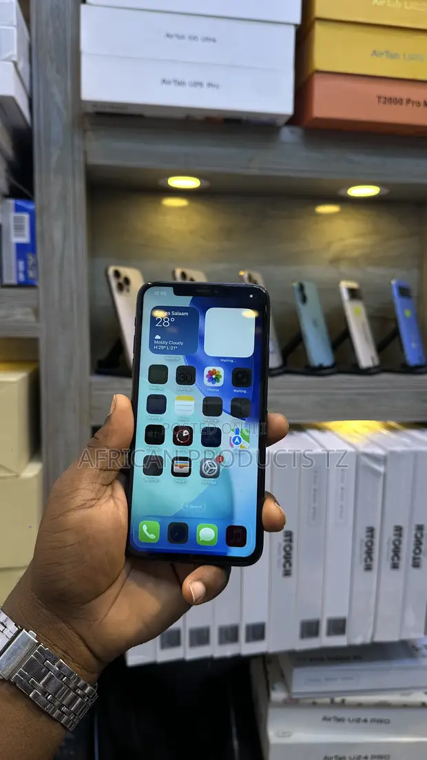 Apple iPhone 11 Pro Max 64GB Black - 1