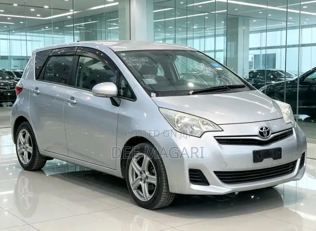 Toyota Ractis 2011 Silver - 1