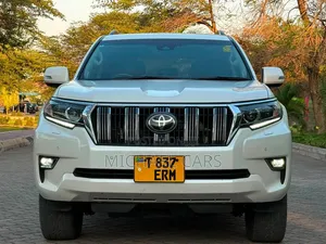 Toyota Land Cruiser 2018 Nyeupe